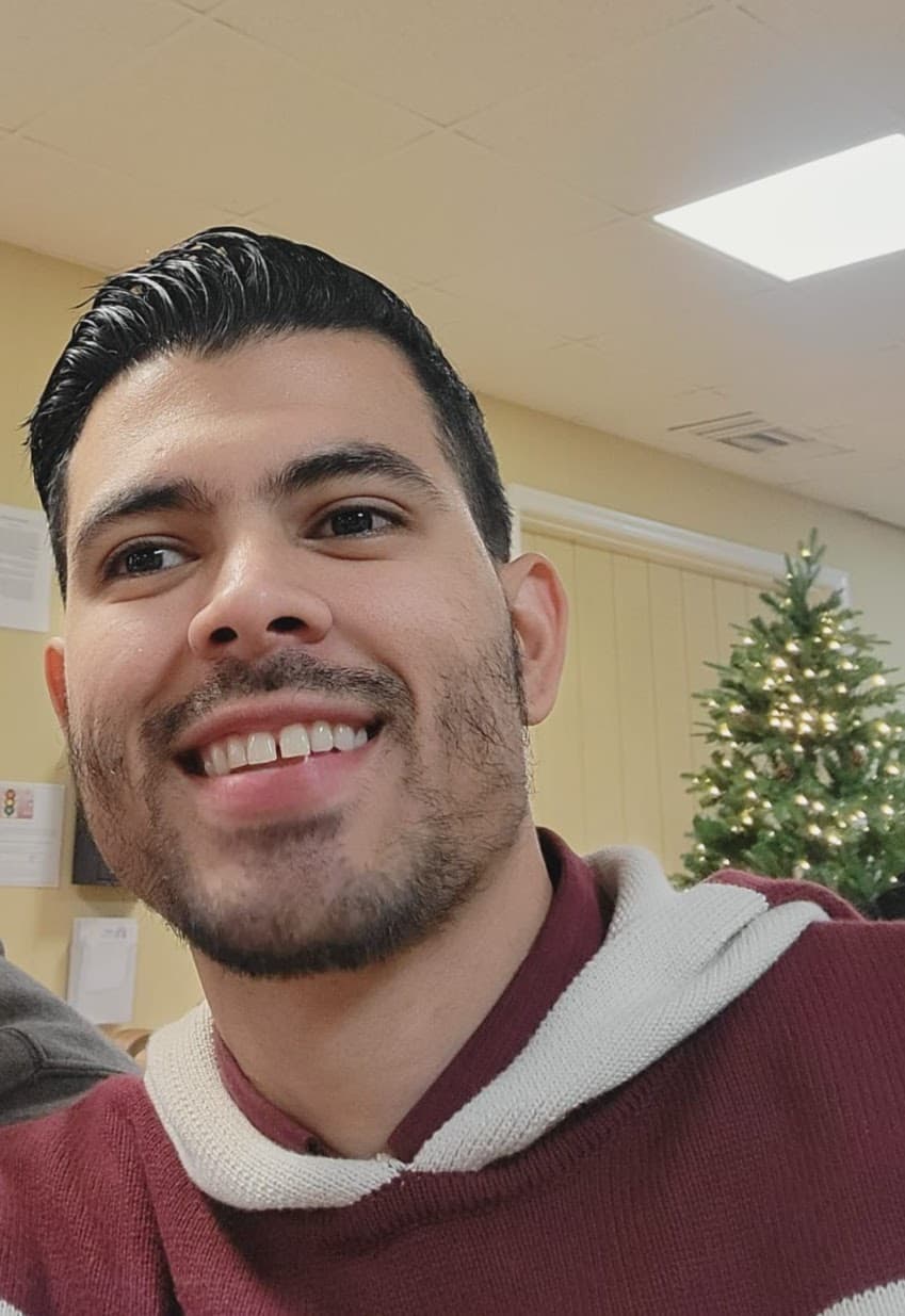 Leonard Ceballo — Editor Principal de TedigoUnaVaina