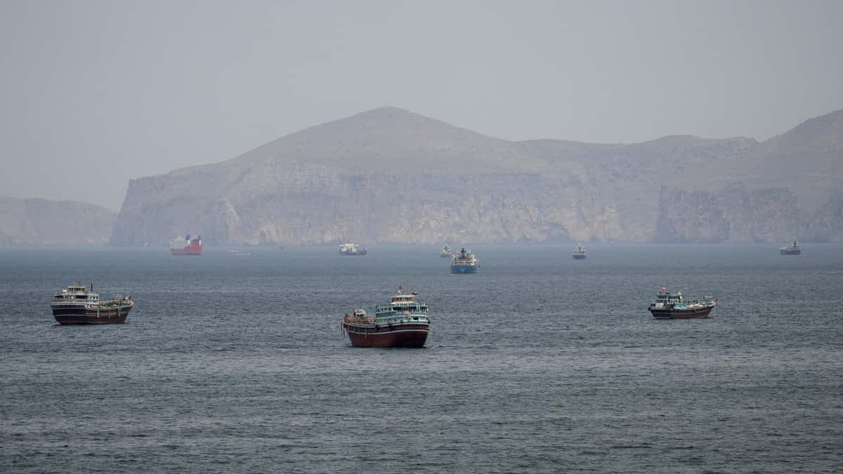 Irán Captura Dos Barcos en el Estrecho de Ormuz y Milei en el Foco: Noticias Internacionales Abril 2026