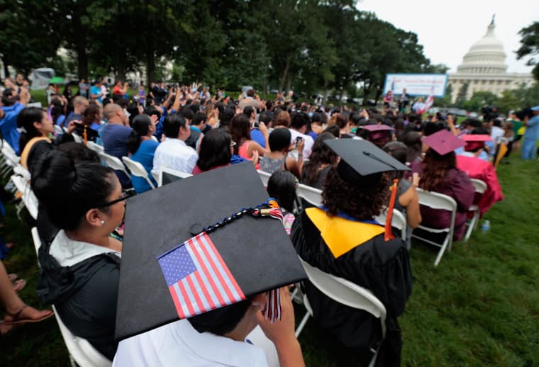 DACA vs TPS en 2026: Diferencias Clave, Requisitos y Cuál Te Conviene